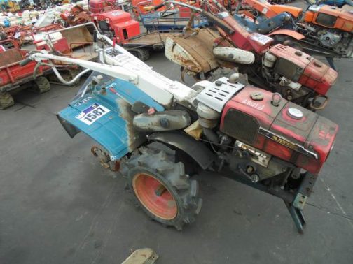 海外のサイトで見つけたサトーK160とされる耕運機です。「とされる」というのも写真だけではそれかどうか確認できなかったからです。しかし、他には一つとして見つけることができなかったので仕方がありません。数の出ていない古い農機は当然売りに出される数も少なく目に触れる機械も限られます。