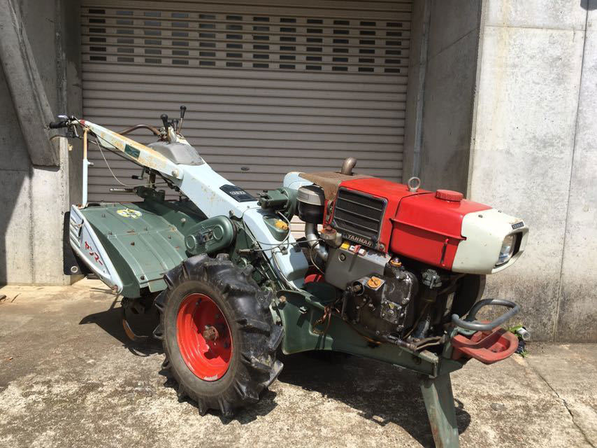 ネットオークションで見つけてきたヤンマー耕運機YC10です。銘板を見なければ皆同じように見える耕運機。探すのも大変です。
