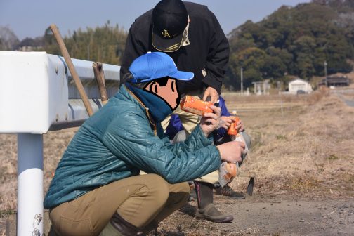 こういうことを書くと怒られますが、実際あちこち痛い人も多く、歳が行った人ほどすぐ座ります。