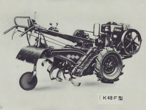 今朝は寝坊した上になかなか見つからずにすっかり遅くなってしまいました。急いで行きます。1959年の農業機械図鑑に載っていた井関式K48F型です。冒頭に書いたようにK48にはK48B,K48C,K48L,K48FとあってK48Fがいちばんお兄さんです。また、型式認定はC型B型F型が受けていたようです。