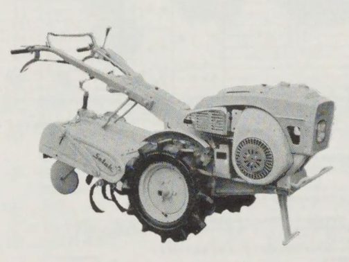 写真だけ拡大します。サトー式KB14はは農耕作業用軽自動車運輸省型式認定番号農218号サトー式KB14型となっています。佐藤造機の耕運機の中でKB型というのは特殊な名前で確かこれ以外にはつけられていなかったはずです。