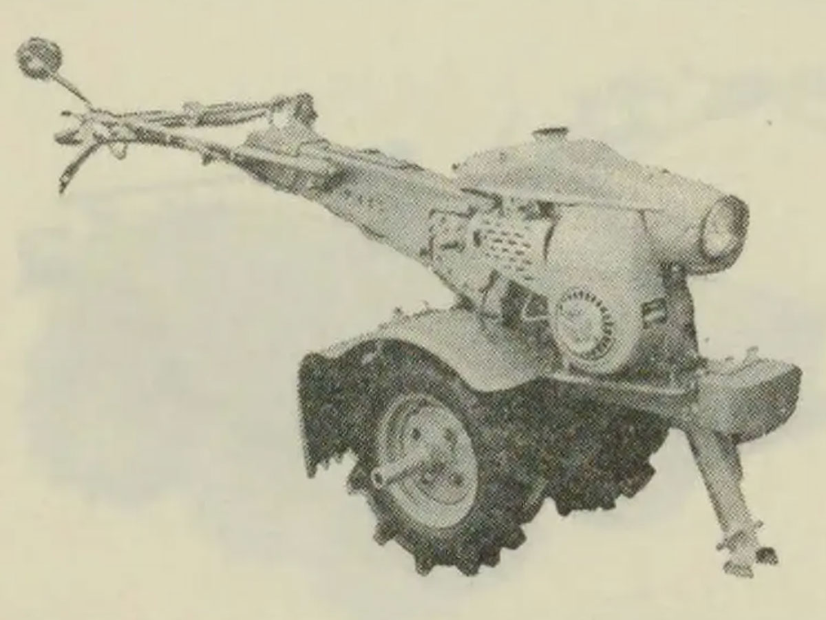 拡大します。小坂で作ったベースにダイキンのエンジンが載っている・・・ということですが本体にもちゃんとダイキンの文字が見えます。