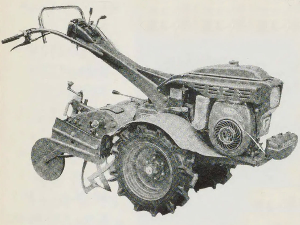 機械だけ拡大します。探しているのはスクリユーL-K型。とにかくできたら実機写真と銘板、なければ白黒写真、それも無ければ何らかの姿を見つけたい・・・ということなので写真はスクリユーL-K250型ですが色々割り引いてみてください。