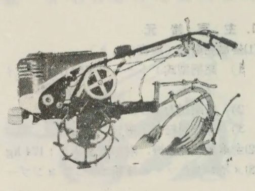 写真部分だけ拡大します。のちに流行するカバータイプ。エンジン剥き出しよりスマートに見えますよね。とにかくこのカバーがついていたりエンジンが外国ブランドだったり（多分クリントンエンジン）名前も含めておしゃれな感じがします。これとエンジン剥き出しで漢字混じりのナントカ式を比べると、随分垢抜けているように見えたことでしょう。