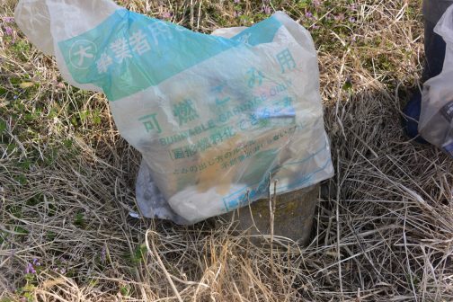 これなどは事業用のゴミ袋に入って捨てられています・・・言葉がないっす。