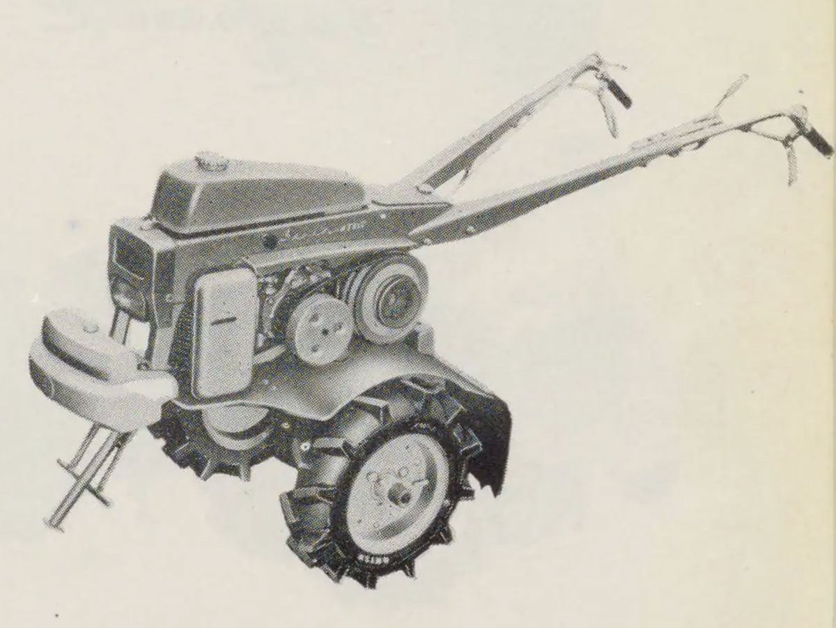 今では2ストの農機は見ないです。作業しているところを見てみたいですね。