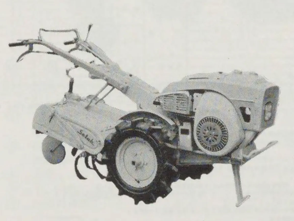 KB16拡大します。ただ、これを見たところエンジンが横置きなのでエンジンとミッションの伝達はベルトからギアもしくはチェーン（それで直結と言えるのかどうかわかりませんけど）に変わっただけという感じです。どんな直結だったのでしょう？？？