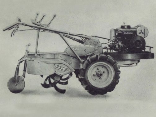 写真だけ拡大します。重厚な感じで、特にミッションケースが鋳物でボルトがいっぱいついているのがカッコいいです。ケースの浮き出し文字も高級感があっていいですね！