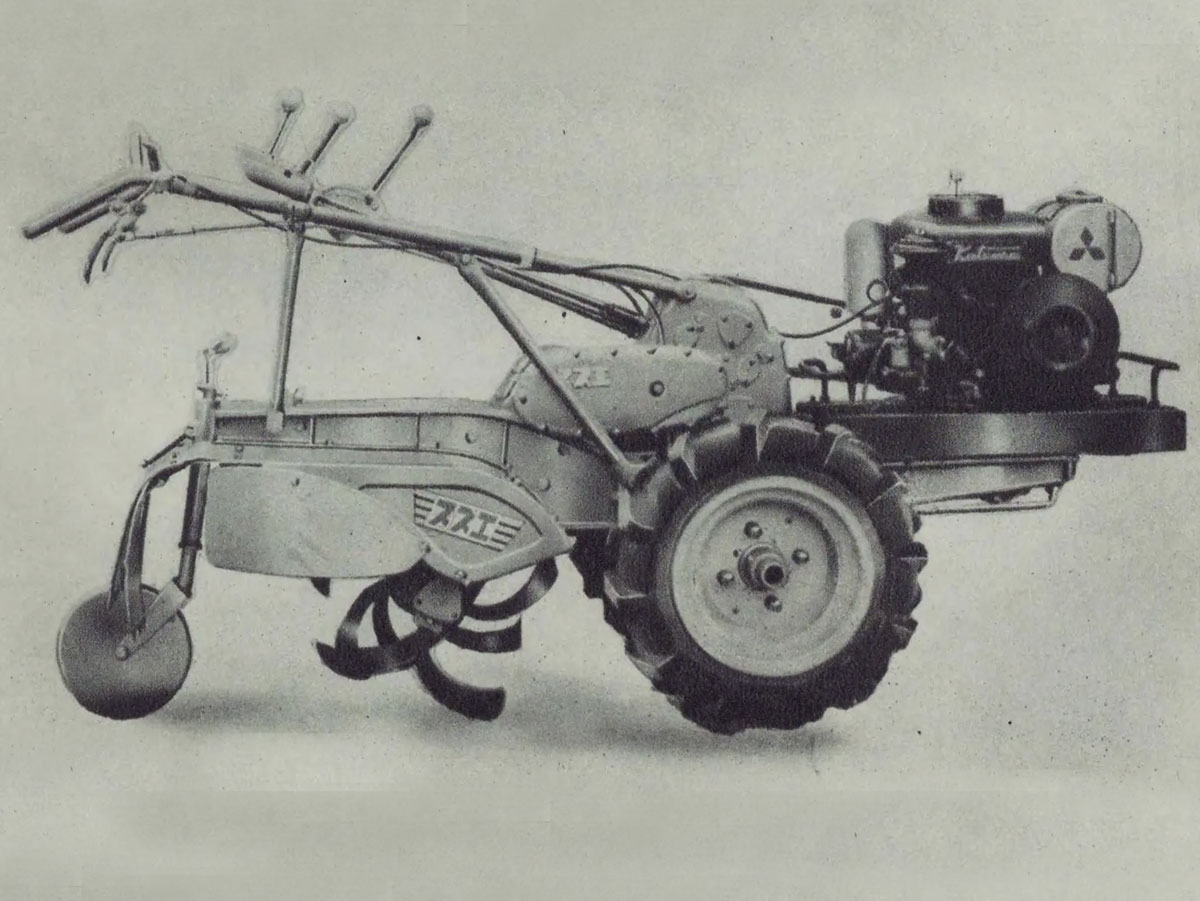 写真だけ拡大します。重厚な感じで、特にミッションケースが鋳物でボルトがいっぱいついているのがカッコいいです。ケースの浮き出し文字も高級感があっていいですね！