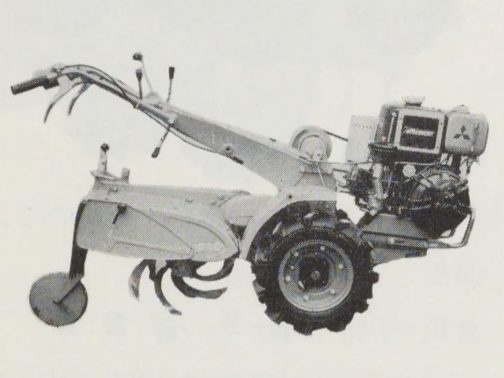 このエンジン、フライホイールが剥き出しなのでしょうか？バイクの乾式クラッチのようなものが気になります。