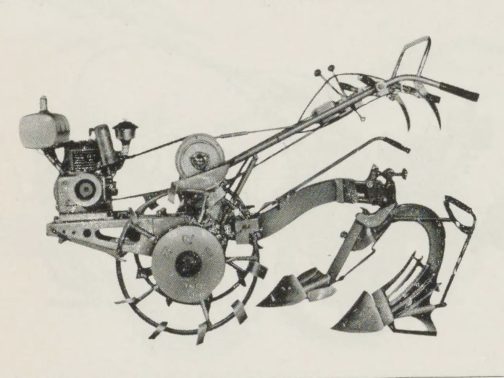 195年農用小型トラクタ検査成績書より、スピーキットの写真です。50年代後半ですから農機はカバー無しの剥き出しです。きっとスピーSE型も似たような形だったでしょう。