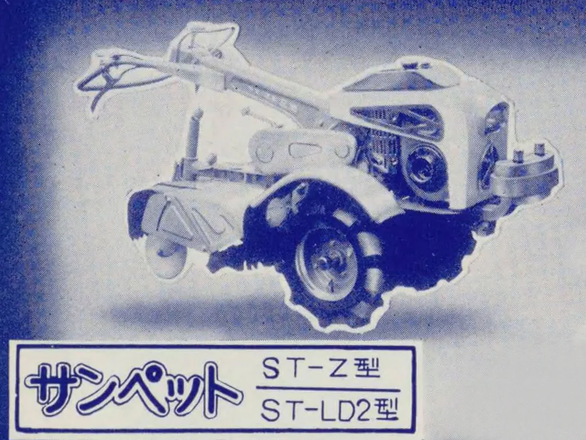 1960年ですから機械部分にカバーがあリ、当時の言葉で言う「ボンネット型」です。なんかちょっとゴム仮面を耳の後ろまでビューッと引っ張って被っている感じのデザインが面白いです。