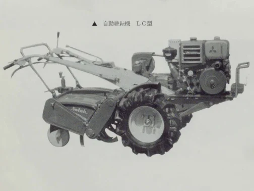 1964年佐藤造機の社史「50年の歩み」の商品紹介です。探しているLC型は運輸省型式認定ではヤンマーNT85Kが載っていることになっていますが、こちらの写真では三菱のエンジンが載っています。LC型はものすごく資料が少なくやっと見つけたのが社史でした。